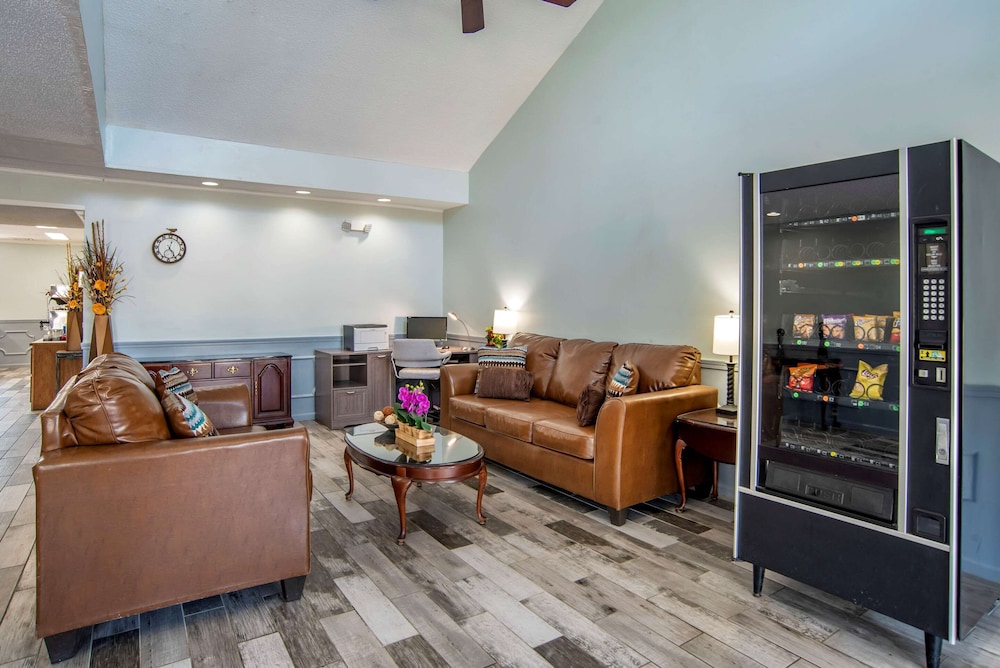 Econo Lodge Tupelo Barnes Crossing 20/31