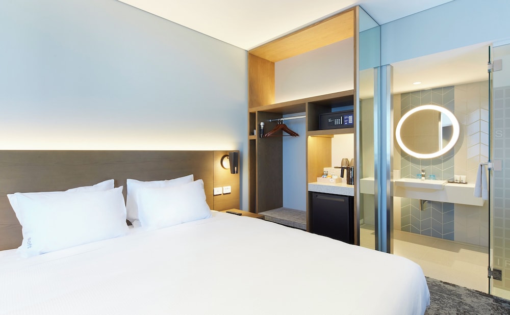 Standard, King Bed, Extra Floor Space