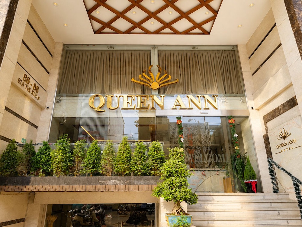 QUEEN ANN HOTEL 10/74