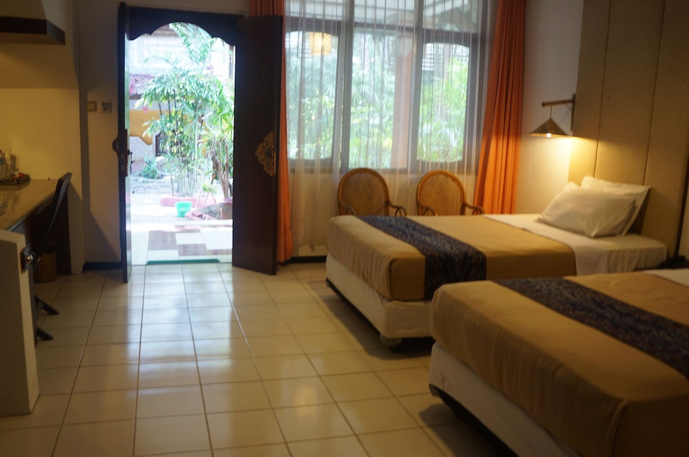 Puri Naga Beachfront Cottages 38/65