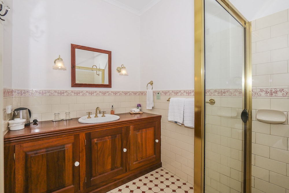 Rosebridge House Bed & Breakfast 46/50