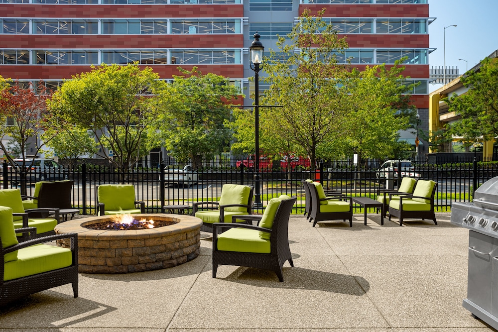 Hyatt Place Pittsburgh-North Shore 30/41