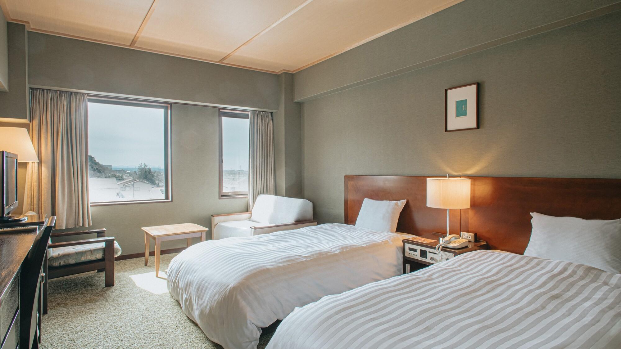 Superior, Twin Beds, Night View