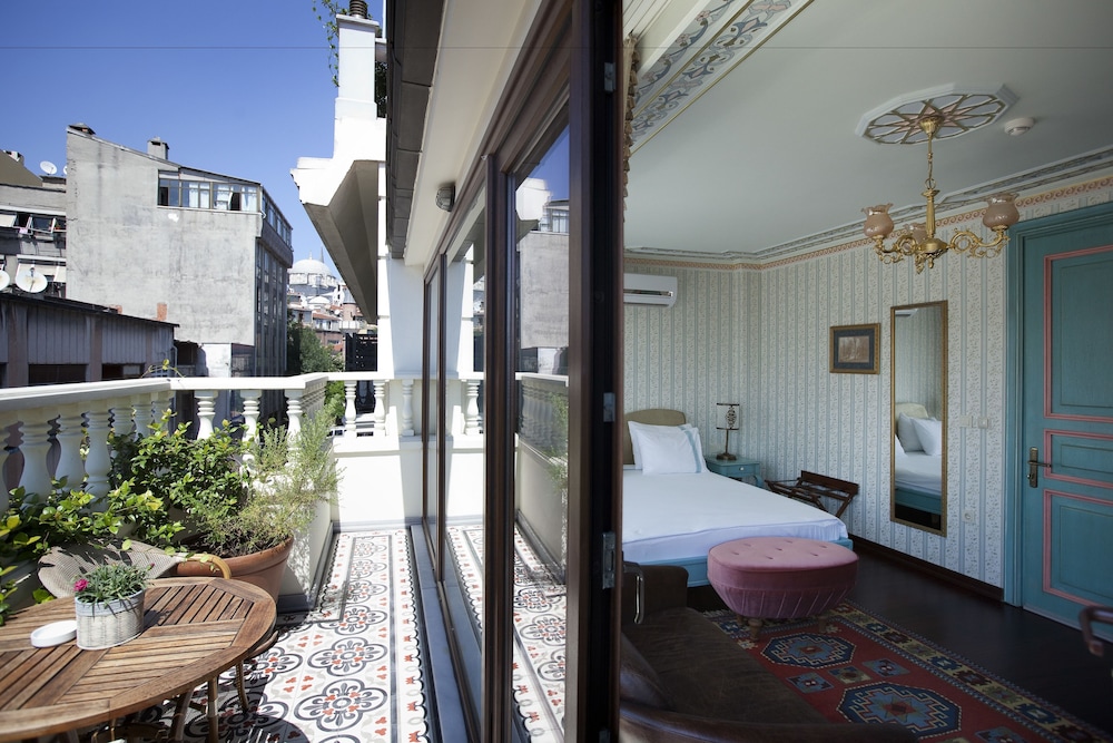 Niles Hotel Istanbul Special Class 50/50
