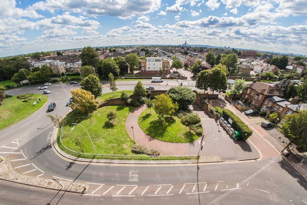 Ilford Tower Apartments 40/45