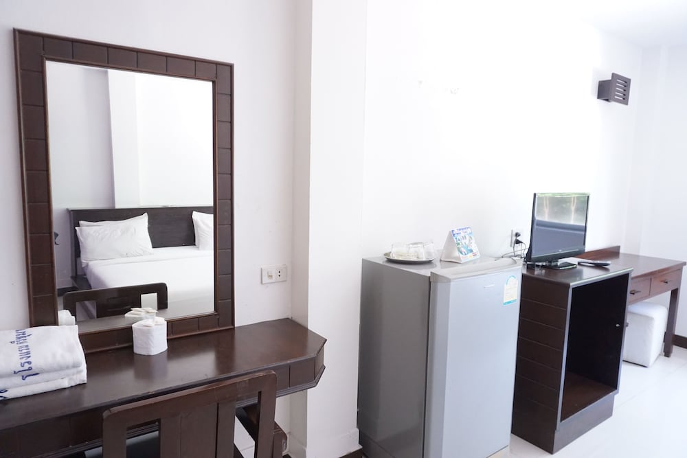 SRI CHUMPHON HOTEL 28/35