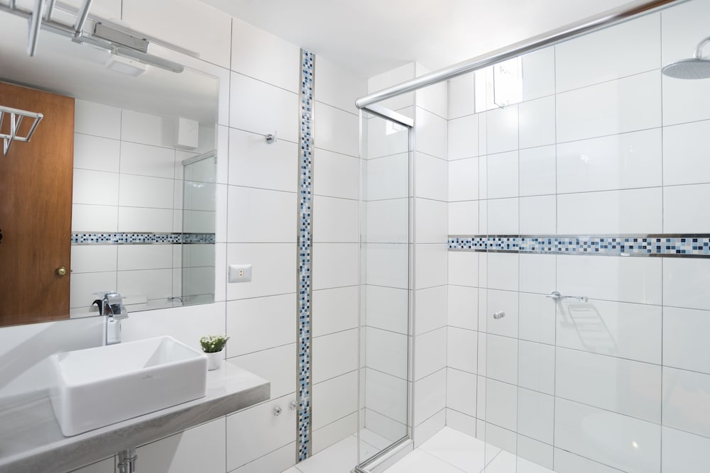 NATURA INN HOTEL 32/33