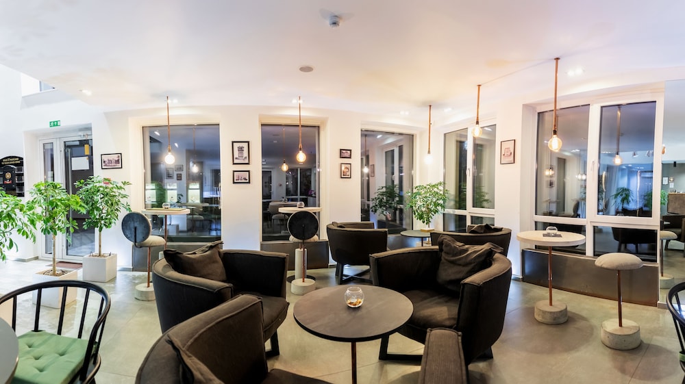 THOMAS ALBERT HOTEL 52/60