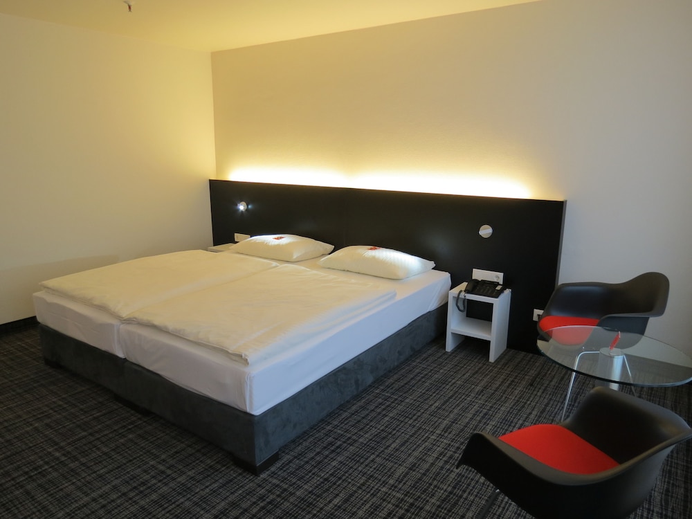 Comfort, King Bed, Comfor Hotel 2/5