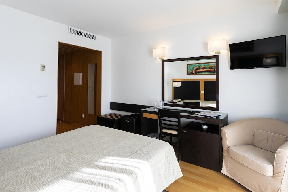 Antillia Hotel 57/127