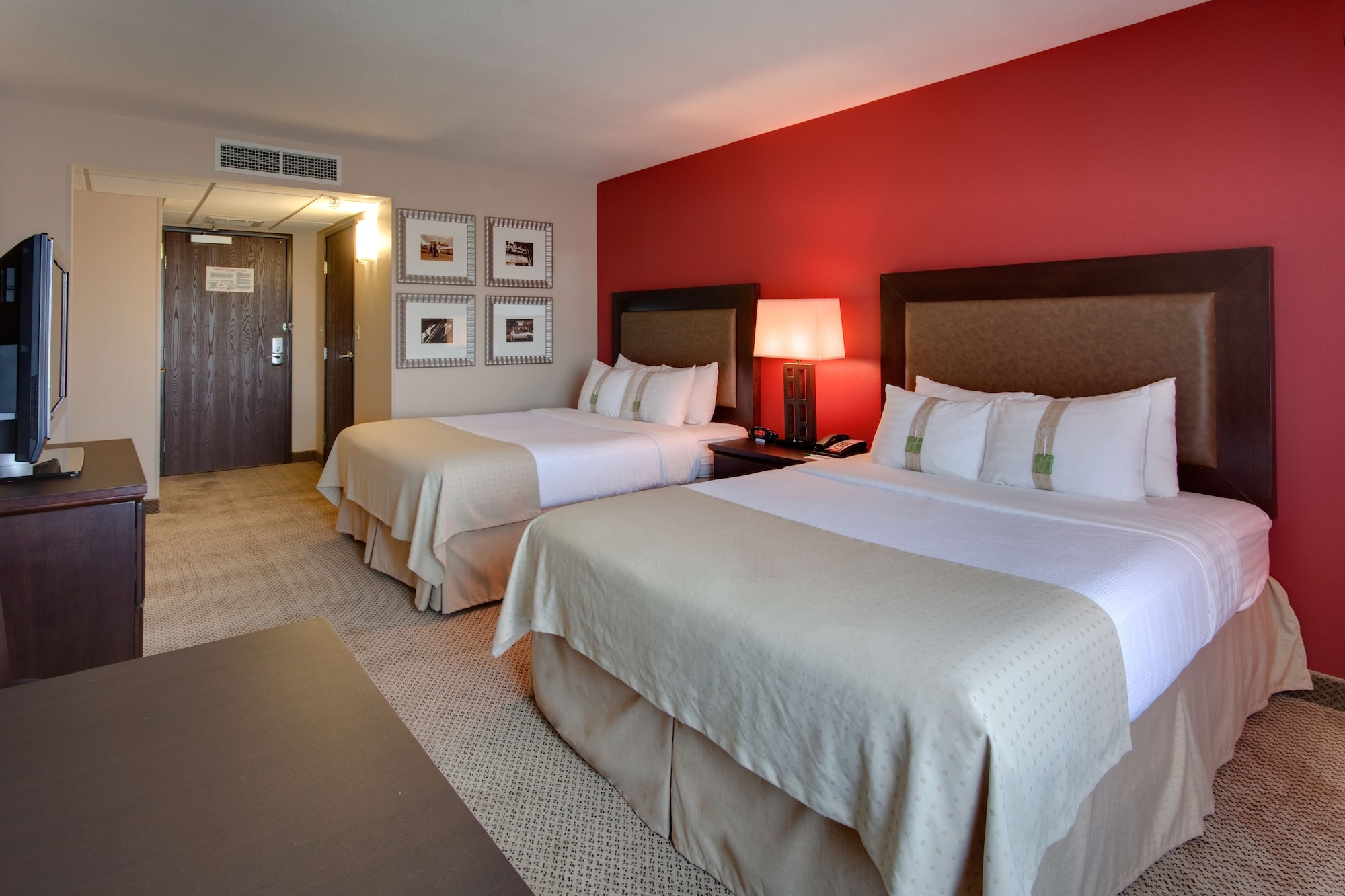 Suite, 2 Queen Beds, Living and Dining Areas