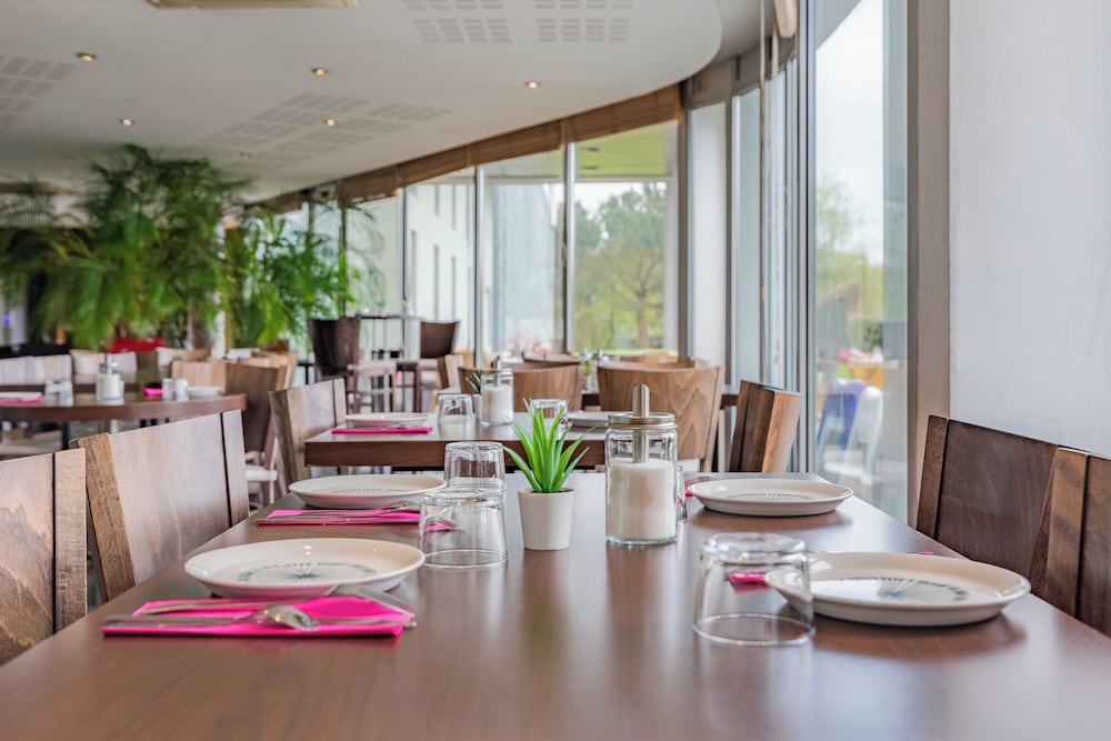restaurant cafeteria
