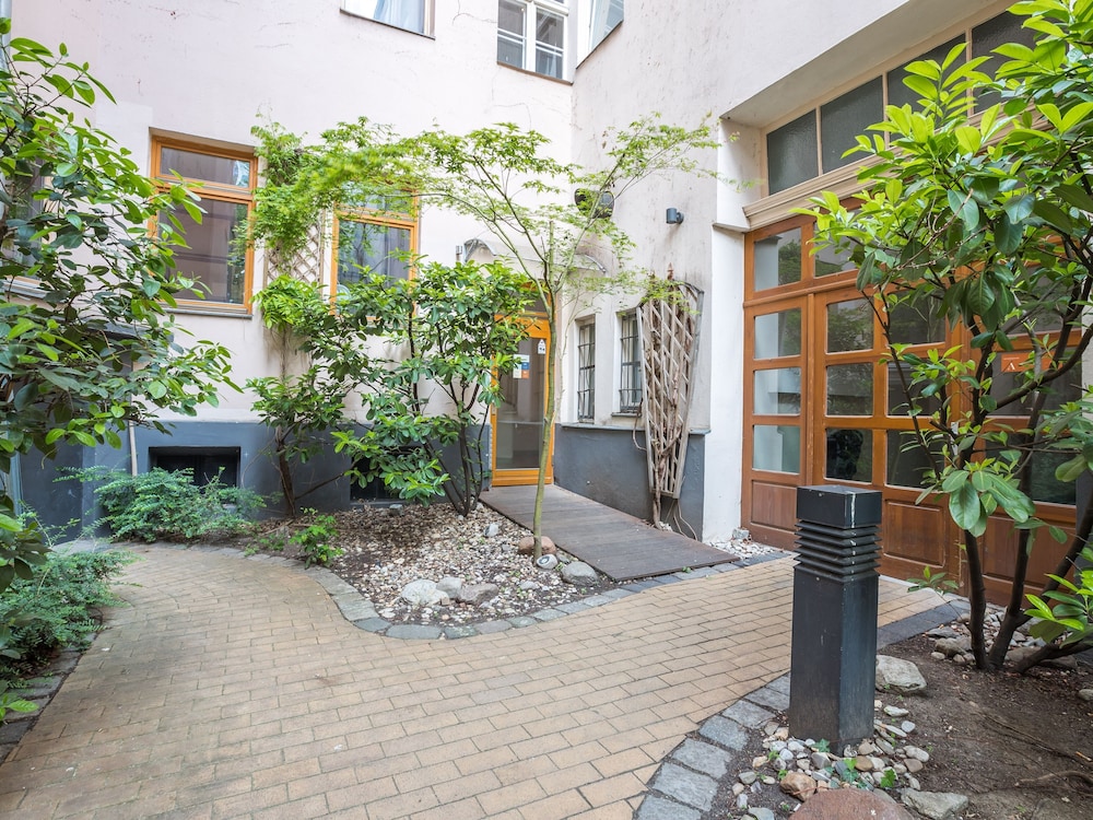 Schoenhouse Apartments 44/50