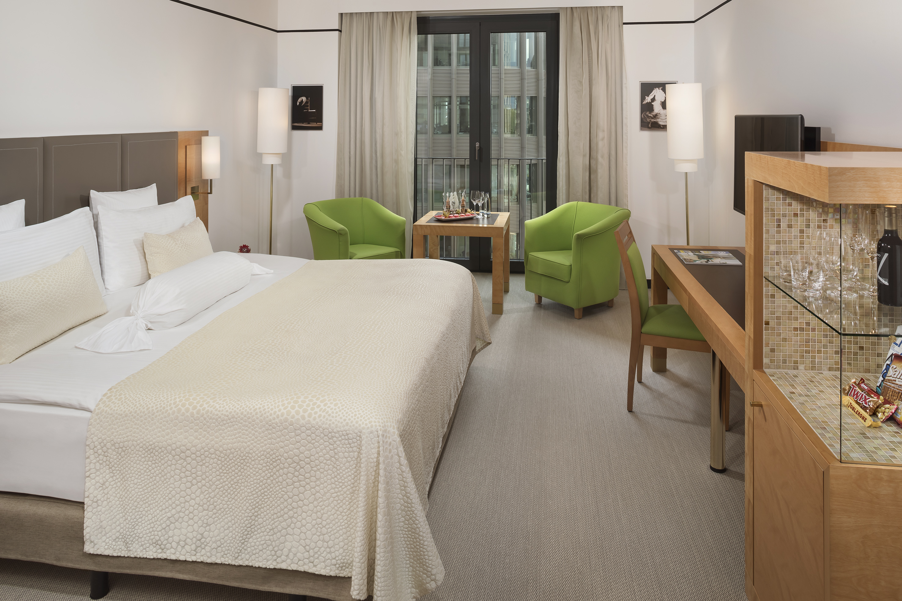 غرفة بريميوم بسرير مزدوج، Melia Berlin 2/3