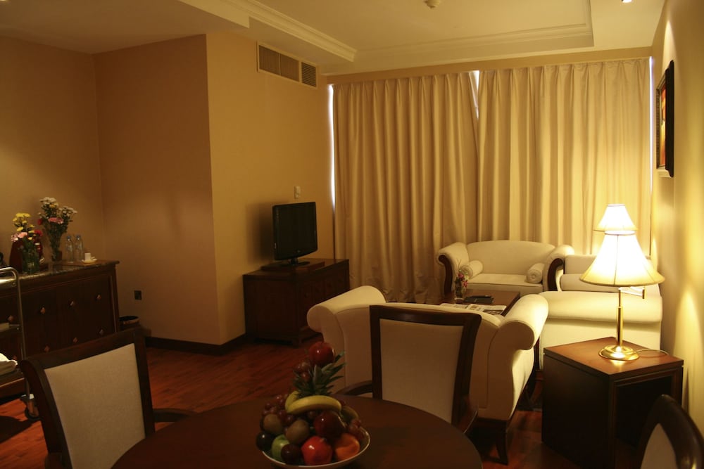 Trianon Hotel 44/63