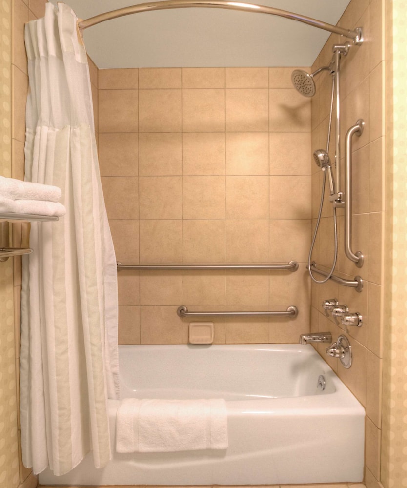 جناح جونيور لذوي الإعاقة، Hilton Garden Inn Great Falls 4/4