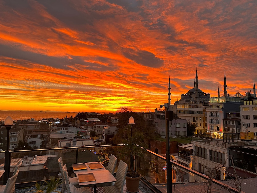 Byzantium Hotel & Suites 44/50