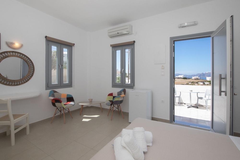 Thira S Dolphin Hotel 26/72
