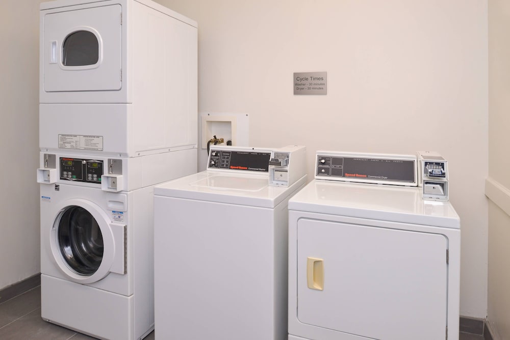 Fairfield Inn & Suites by Marriott Pittsburgh New Stanton 15/37