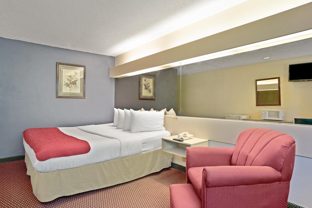 Microtel Inn &amp; Suites by Wyndham Union City/Atlanta Airport 12/37