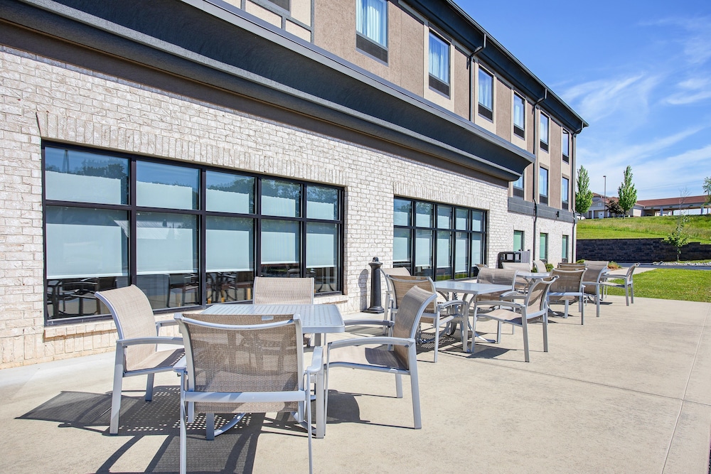 Holiday Inn Express Suites Glasgow 6/45