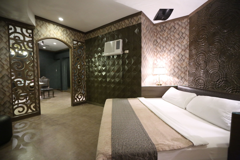 Victoria Court North Edsa 5/35