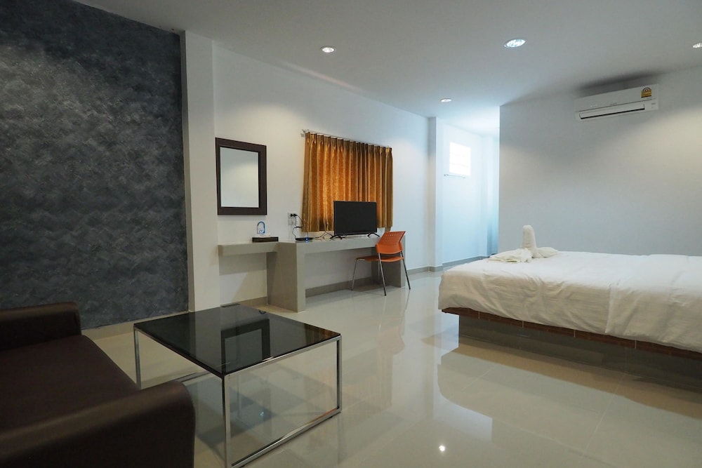 The Phant Hotel 20/42