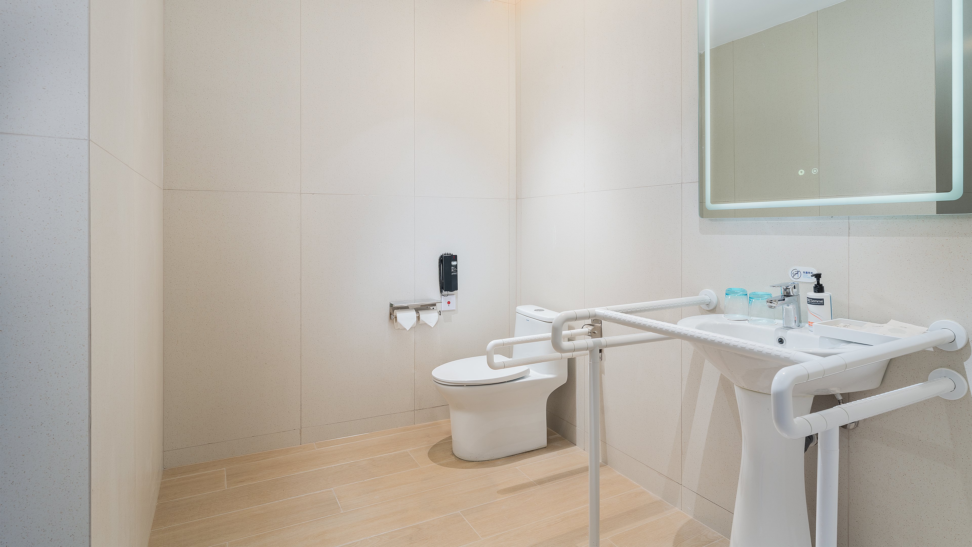 Holiday Inn Express Yangzhou Grand Canal Theatre 44/44