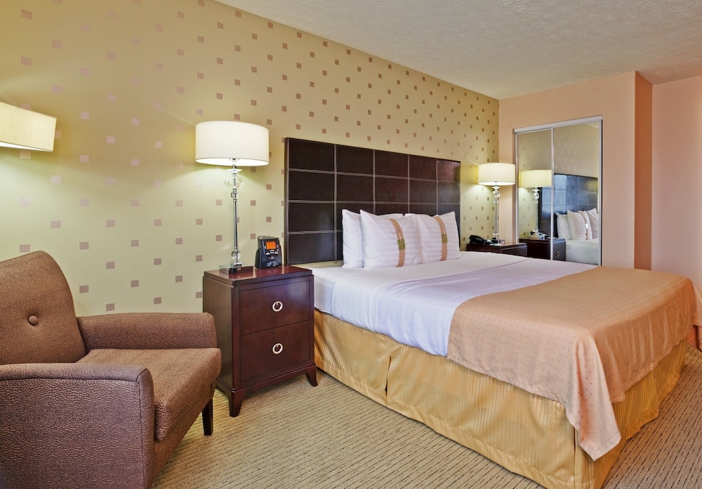 Holiday Inn Bloomington 27/53