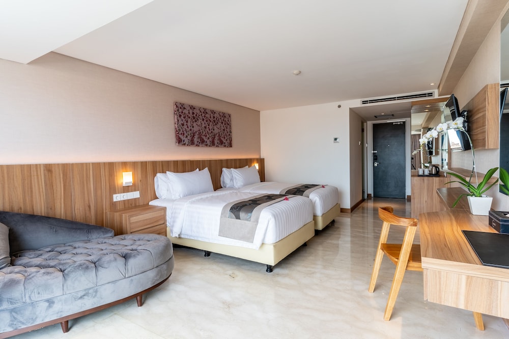 GRAND, DELUXE, DOUBLE OR TWIN BED, BALCONY