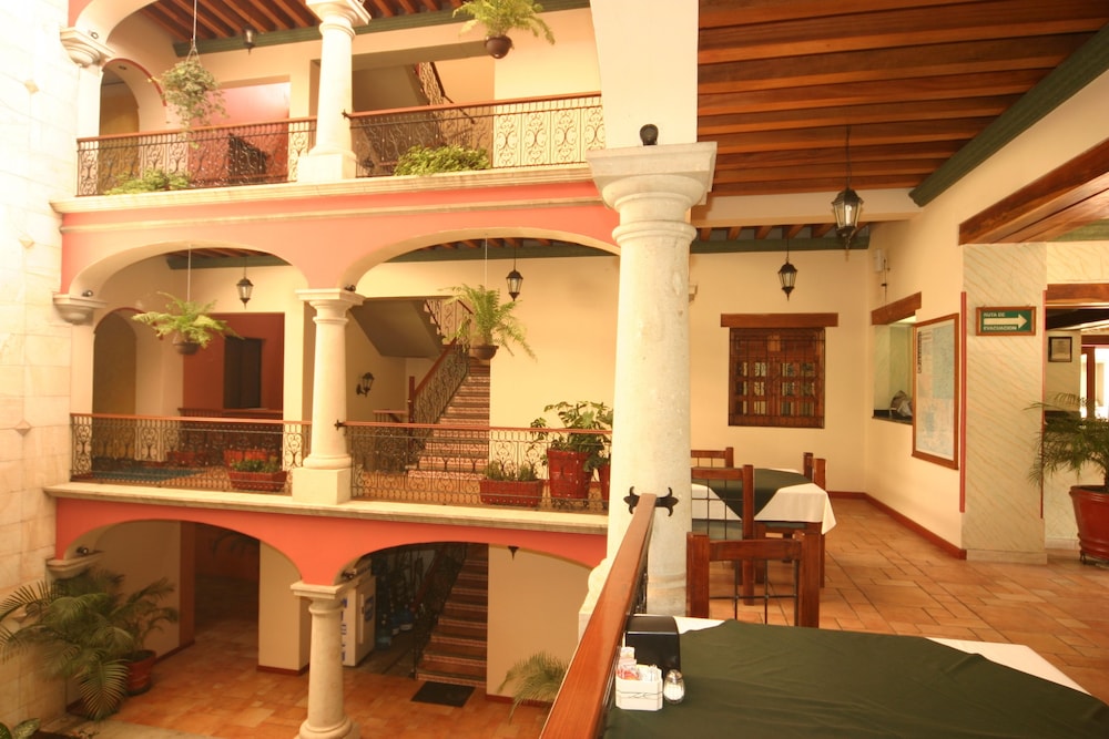 Hotel Cantera Real 8/26