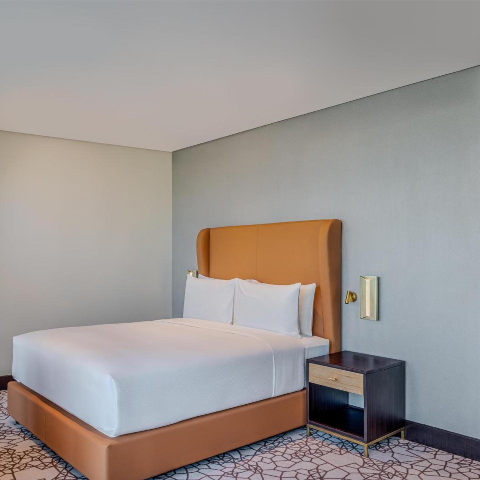 2 BEDROOMS, RESIDENTIAL, SUITE, LOUNGE ACCESS