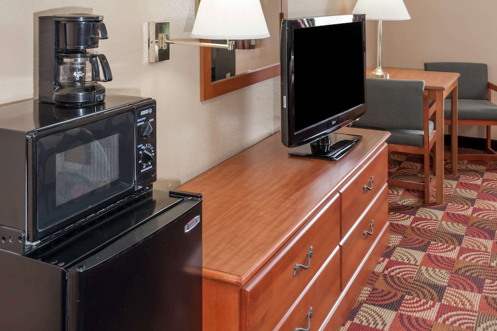 Super 8 By Wyndham Shipshewana 13/18