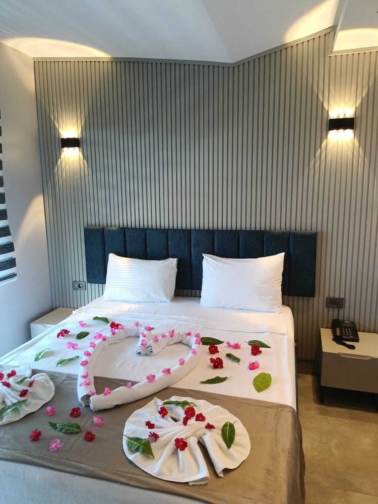 Sam Hotel 13/48