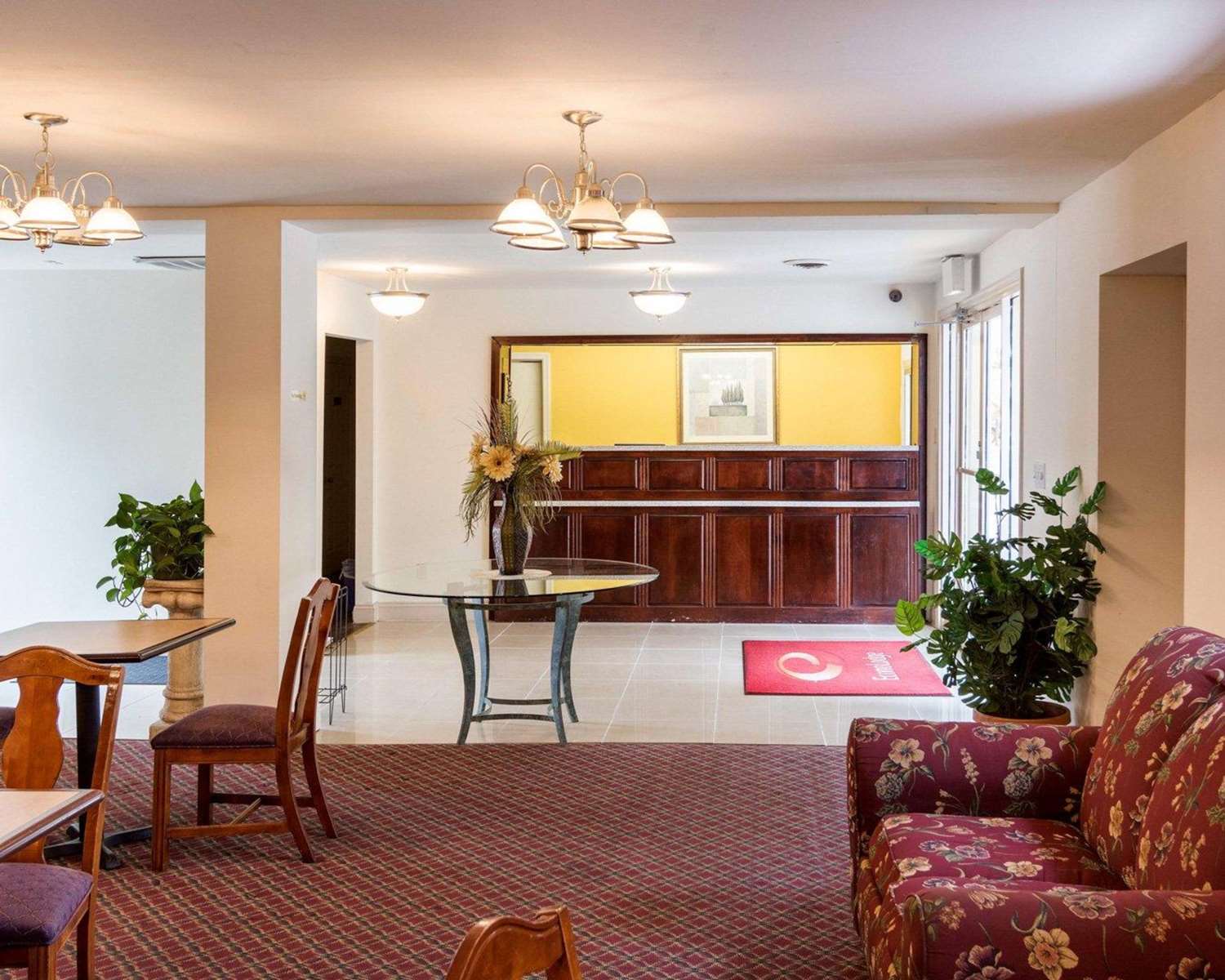 Econo Lodge Petersburg - Fort Lee 8/10