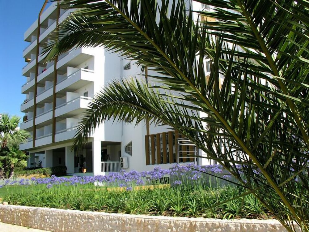 Luar Hotel 39/47
