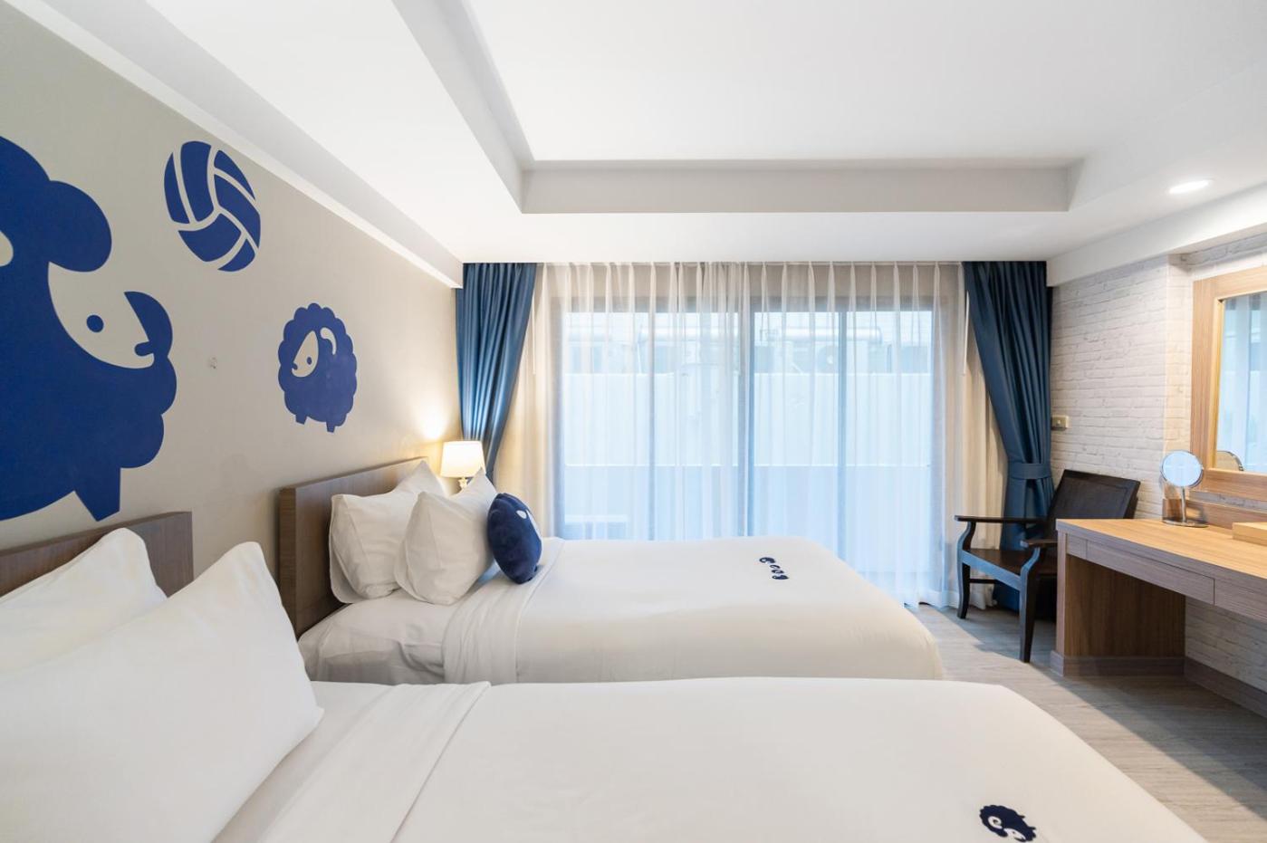 Room, Twin Beds