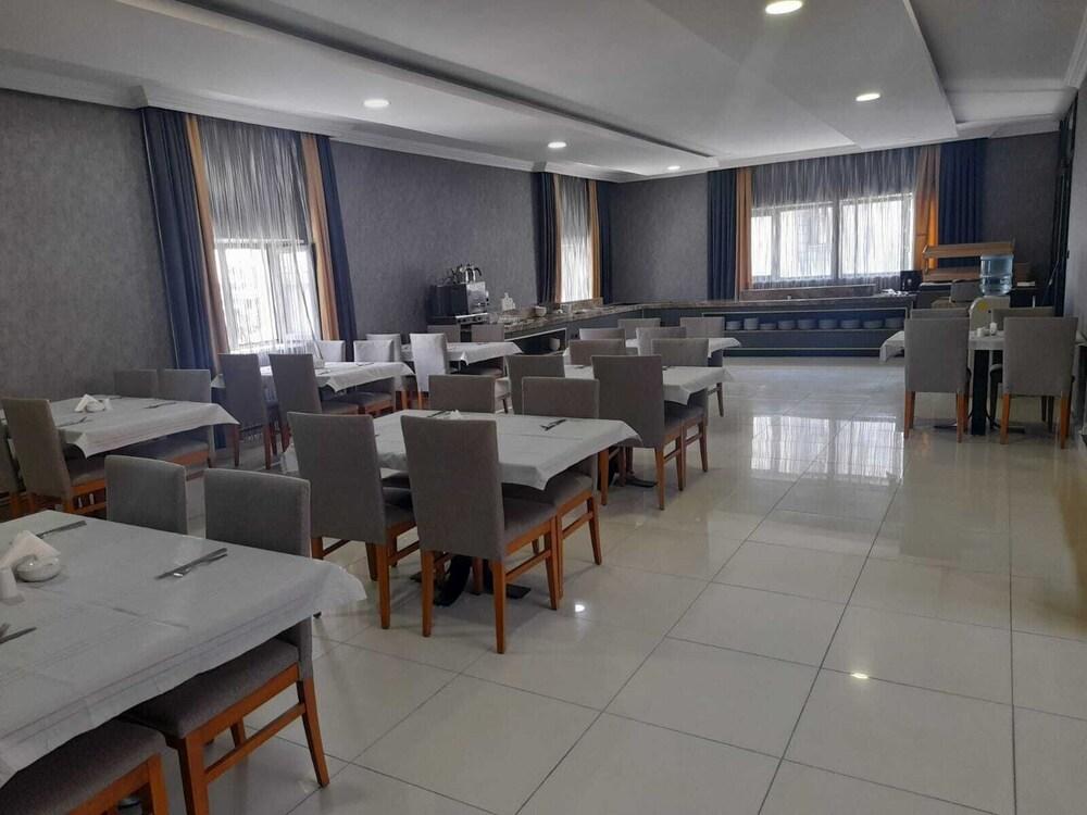 Cenas Hotel 6/8