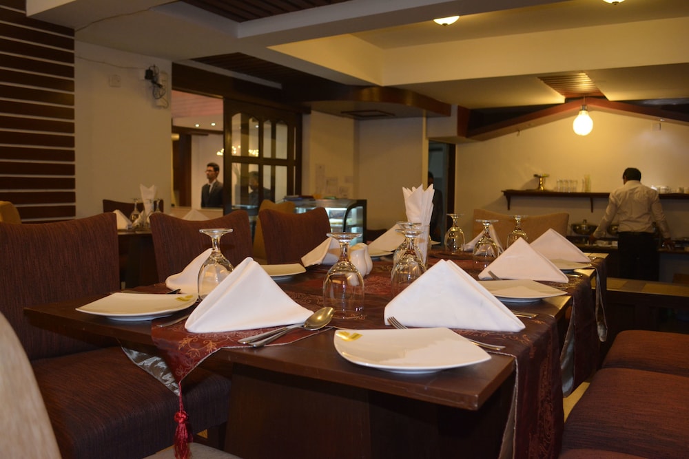 GRAND ORIENTAL HOTEL 54/60