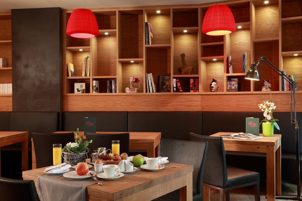 THE SEVEN HOTEL 39/48