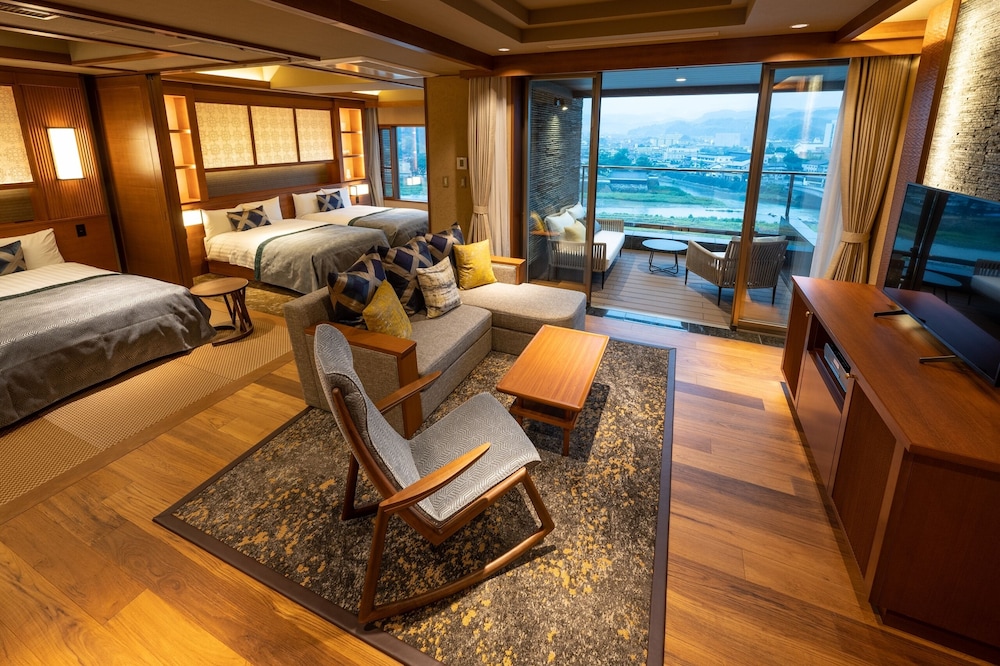 Family Suite, 4 Beds, River View, Outdoor Bath