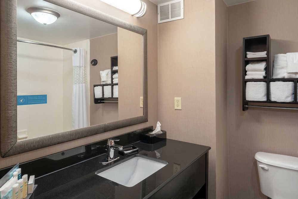 Hampton Inn Dublin 22/70