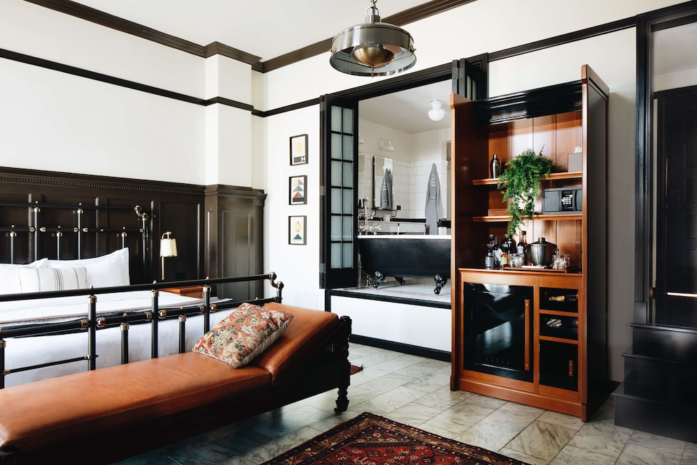 Chicago Athletic Association 53/79