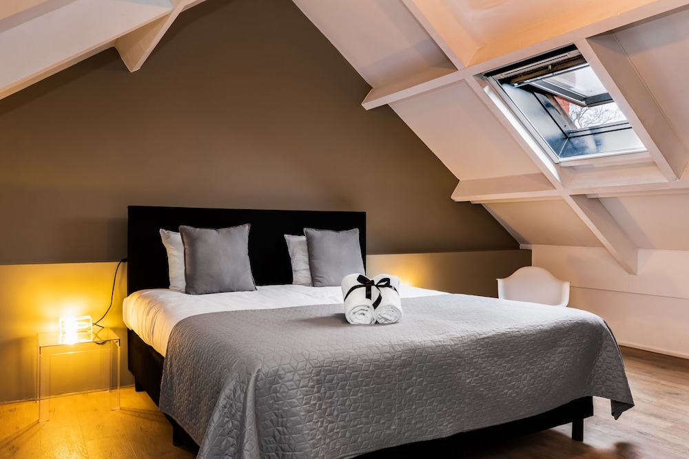 COACH HOUSE, APARTMENT