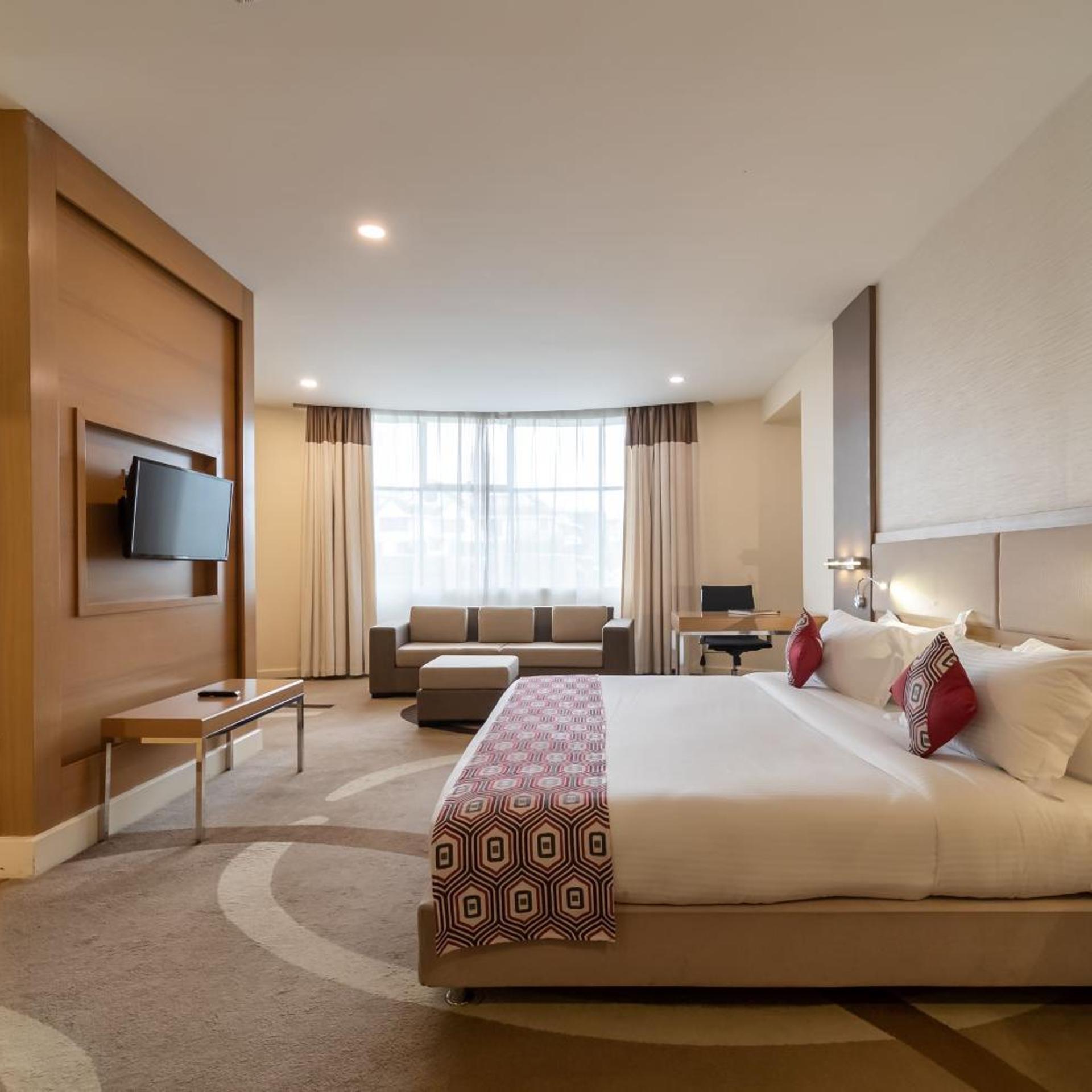 Deluxe, King Bed, City View