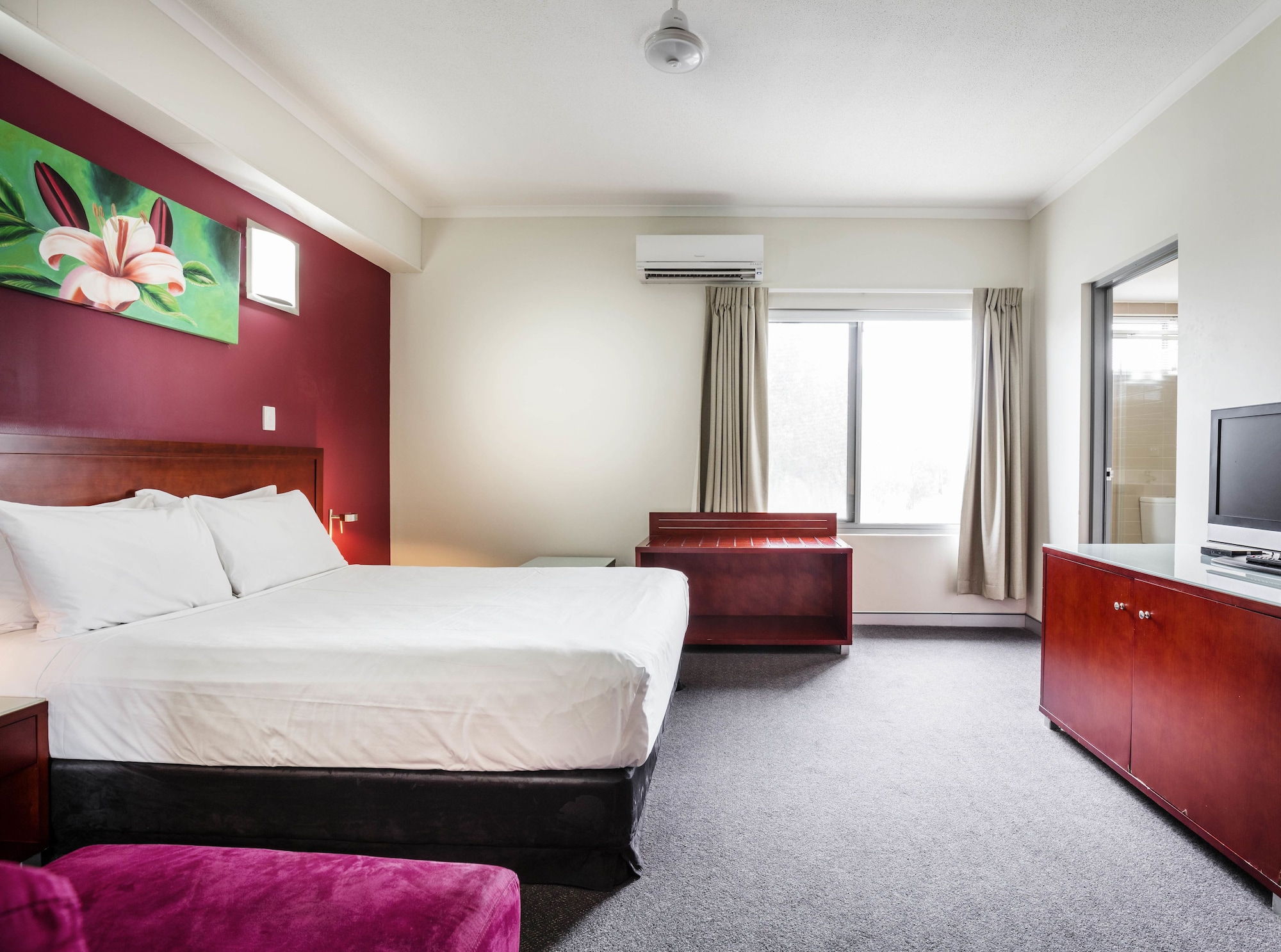 STANDARD, QUEEN BED