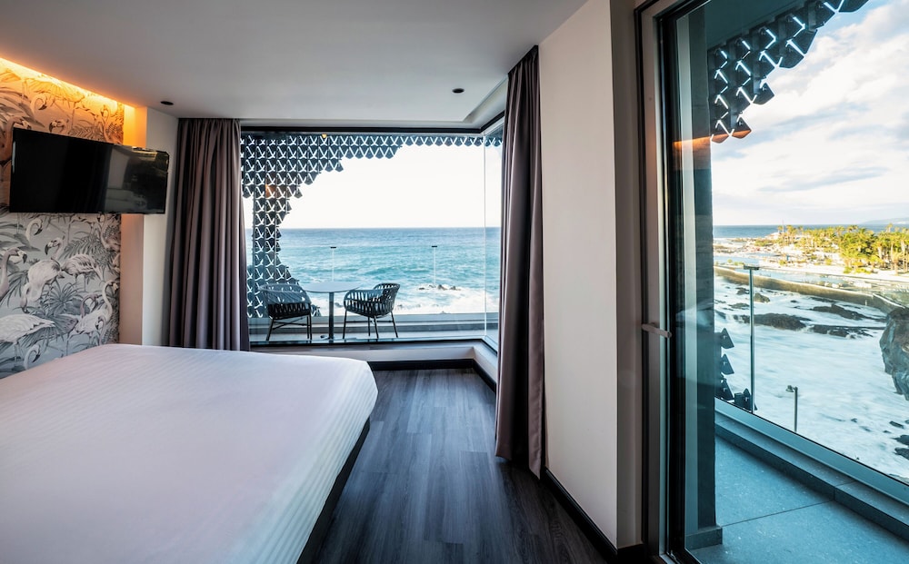 Club, Double Bed