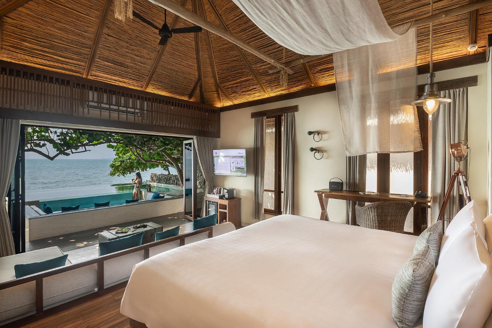 Pool, Villa, Beach Front