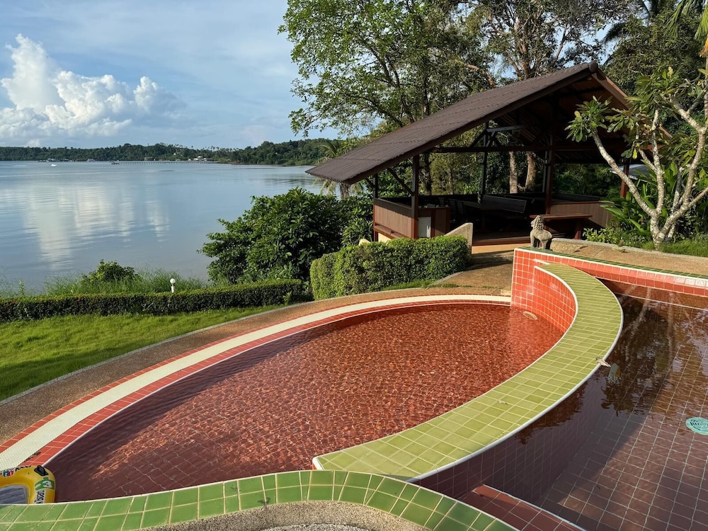 Koh Mak Buri Hut Natural Resort 47/74
