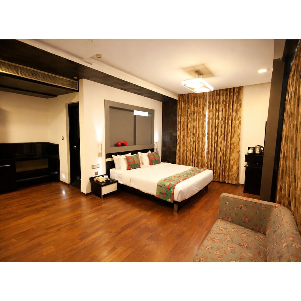 Mango Hotels - Purple Brigade 23/50